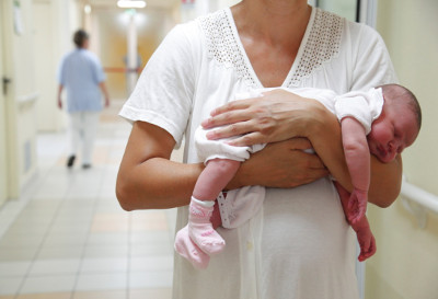 Maternità surrogata, una sentenza che invita a riflettere Il tribunale ha assolto una coppia che ha fatto nascere all’estero i propri bambini. E ora spetta al Parlamento creare le norme