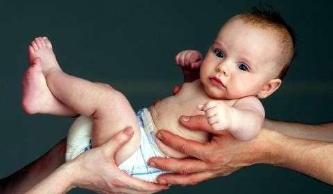 Come influisce sul bambino la nascita da una madre surrogata.