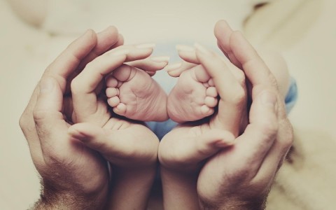 Il suo corpo e i miei geni. Cosa prova la madre genetica nel corso di una gravidanza surrogata?