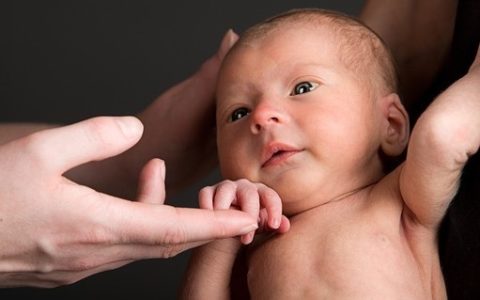 Maternità surrogata e utero in affitto: ecco come funziona (in Italia e all’estero)