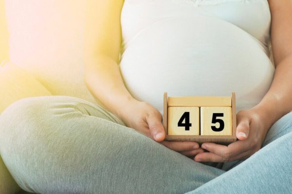 Rimanere incinta a 45 anni: è possibile o no?